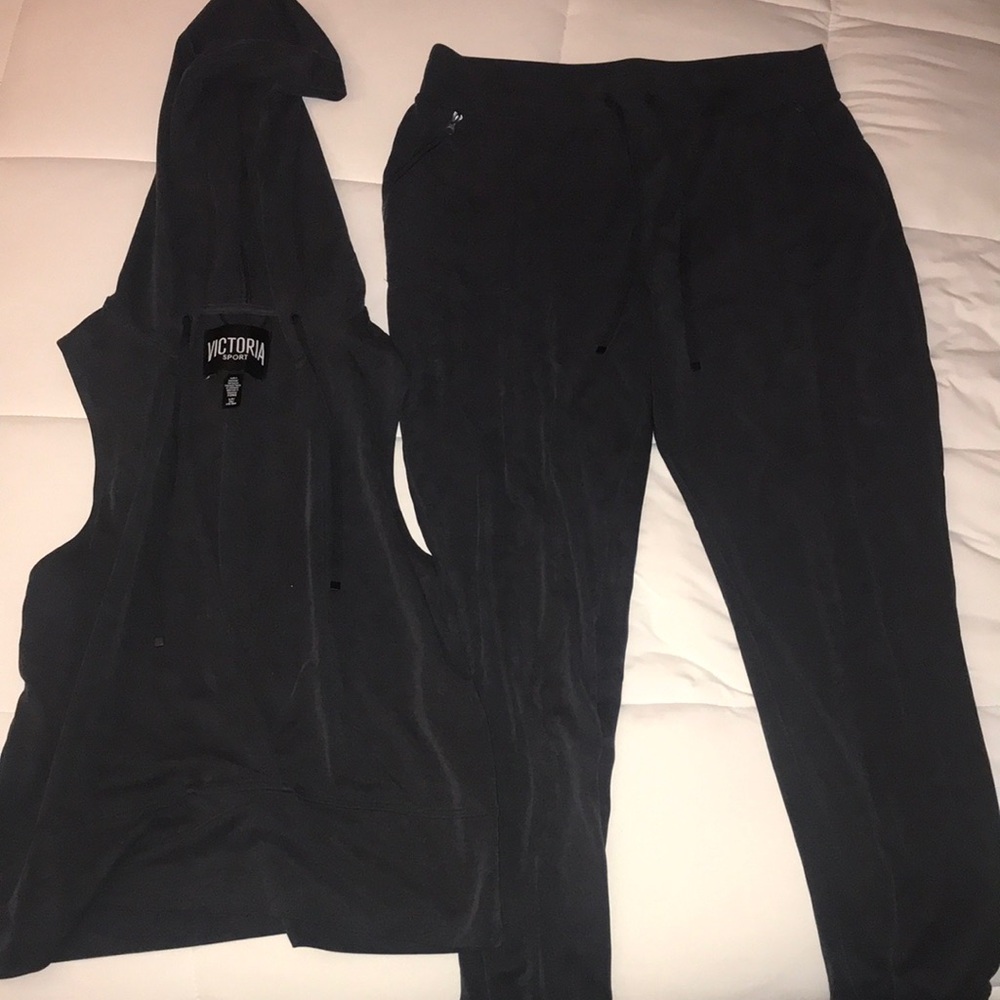 Victoria Sport Set Dark Navy Blue Top Small, Bottoms Medium Zippered Pockets